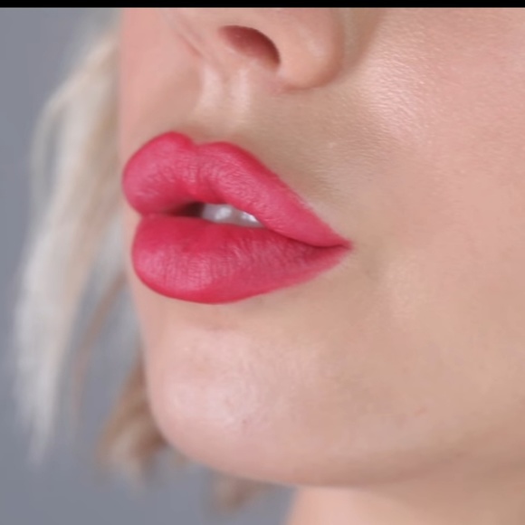 *NEW* Illamaqua coloring pencil in Media - Picture 2 of 2